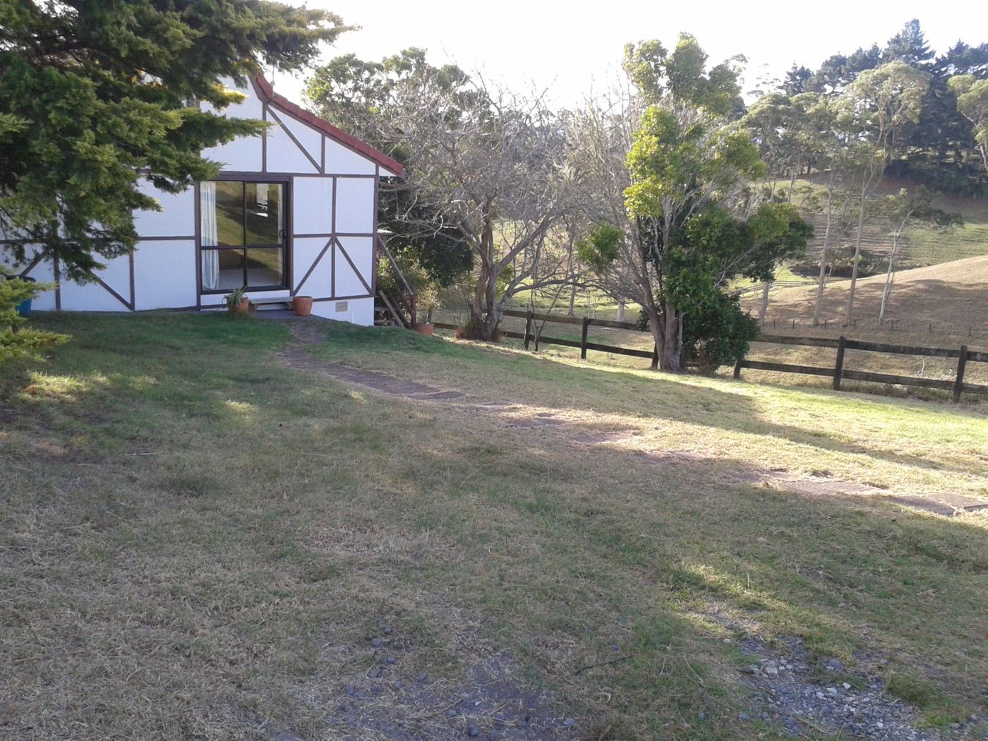 DAIRY FLAT, Rodney