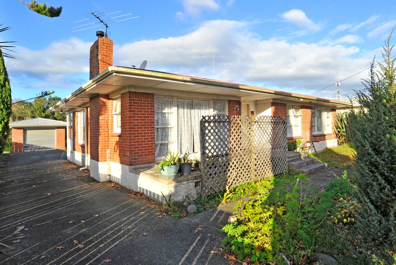 1/4 Acre Kiwi Dream - Going....Going.... - Papakura