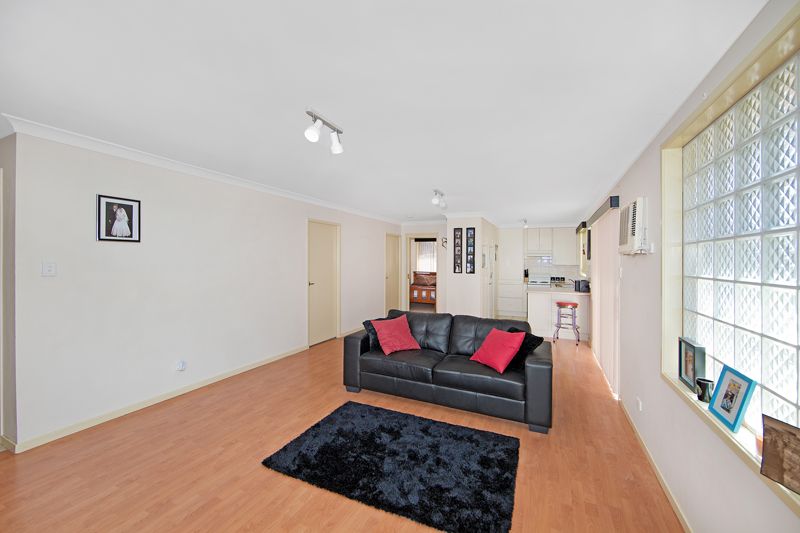 35a St James Avenue, BERKELEY VALE NSW 2261