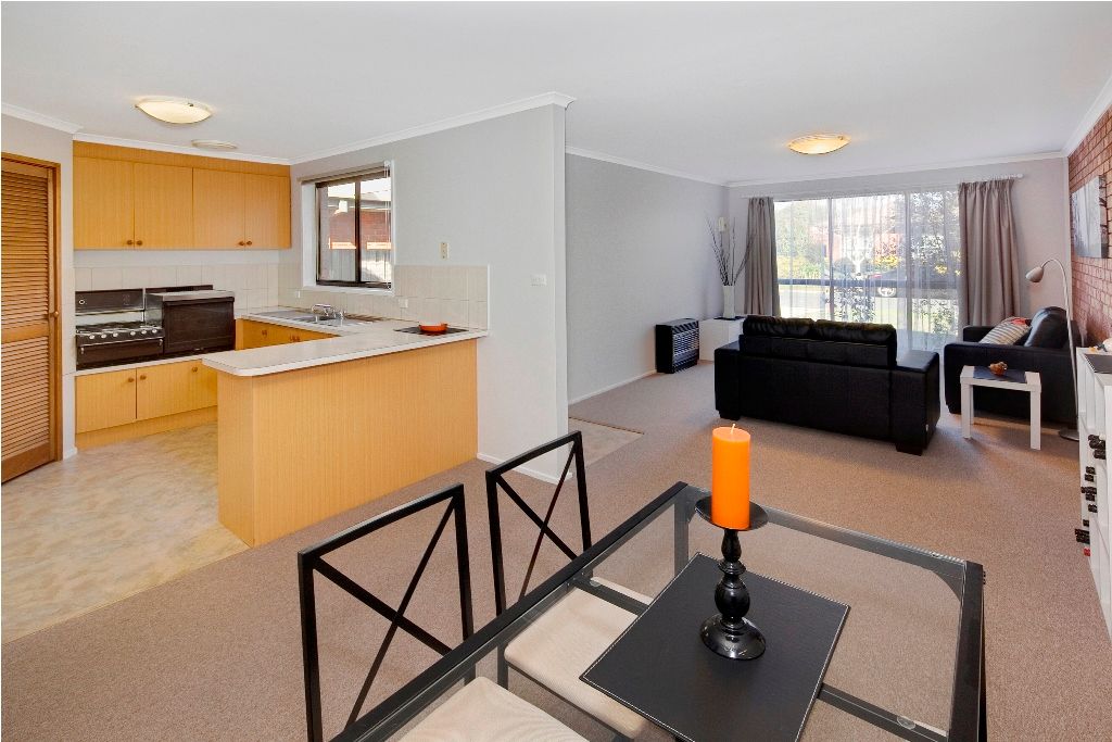 2/85 Marie Crescent, WENDOUREE, VIC 3355