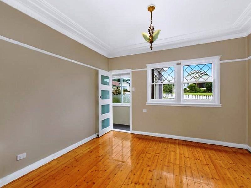 8 Hillcrest Avenue, WOONONA, NSW 2517
