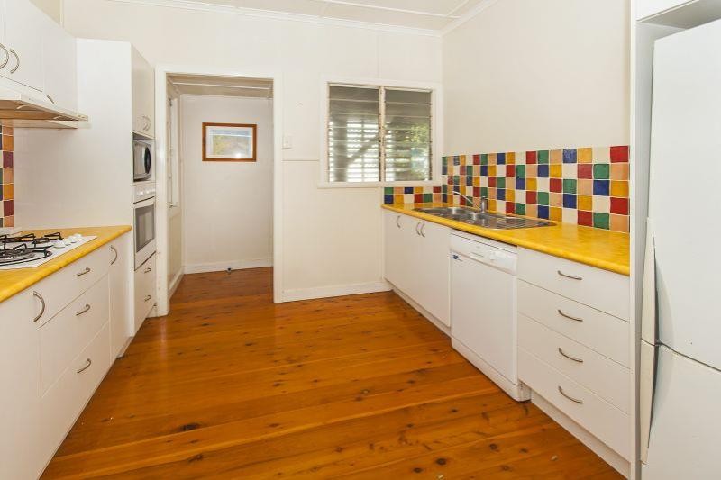 162 Taringa Parade, INDOOROOPILLY, QLD 4068