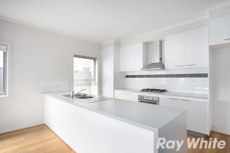 52 Edgeware Close, PAKENHAM, VIC 3810
