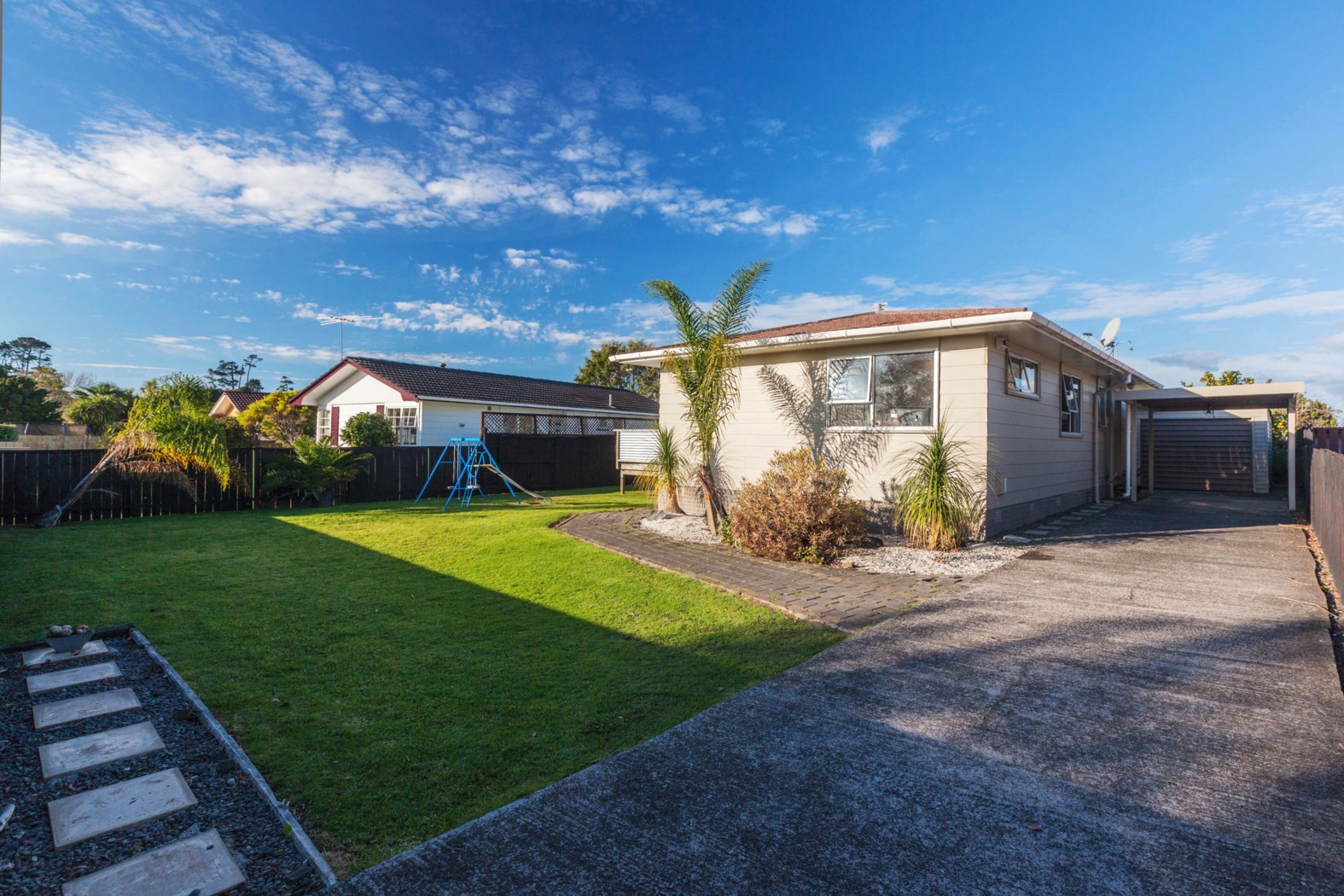 132 Pigeon Mountain Road, HALF MOON BAY, Manukau City