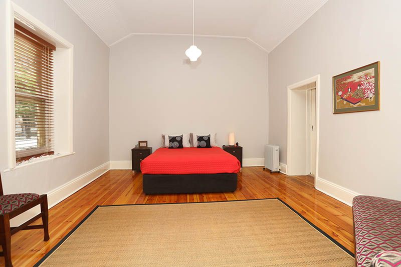 8 Upper Thames Street, BURRA, SA 5417