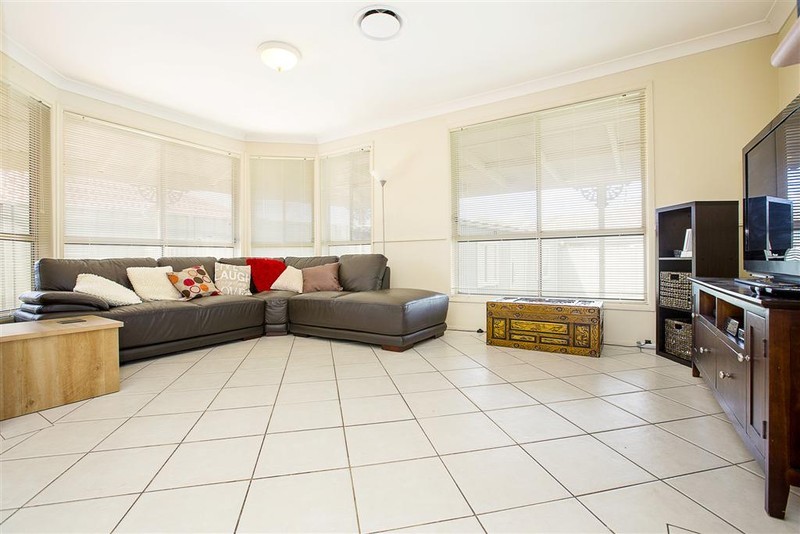 18 Waringa Crescent, GLENMORE PARK, NSW 2745