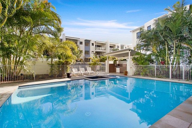 6 Fifth Avenue, BURLEIGH HEADS QLD 4220