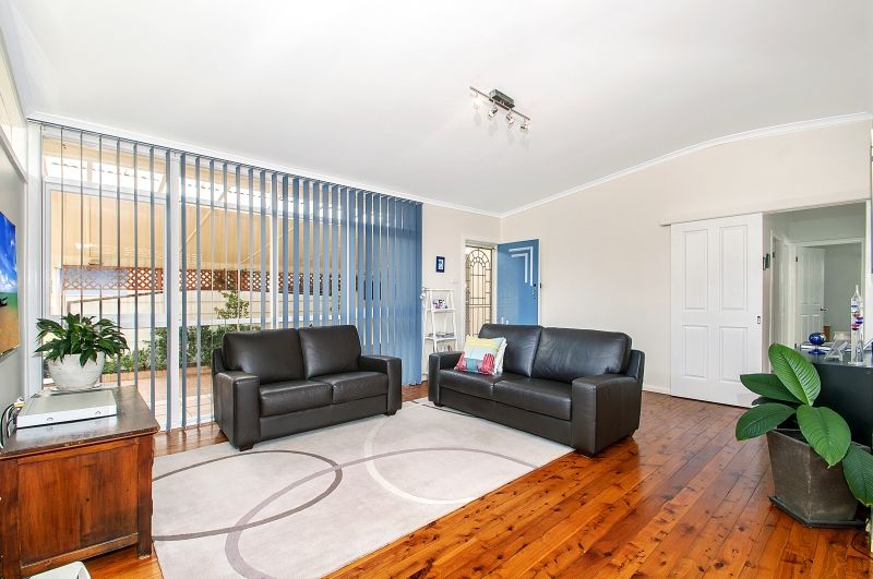 35 Wollybutt Road, ENGADINE, NSW 2233