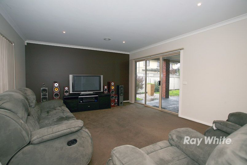 18 Weathertop Way, CRANBOURNE EAST, VIC 3977