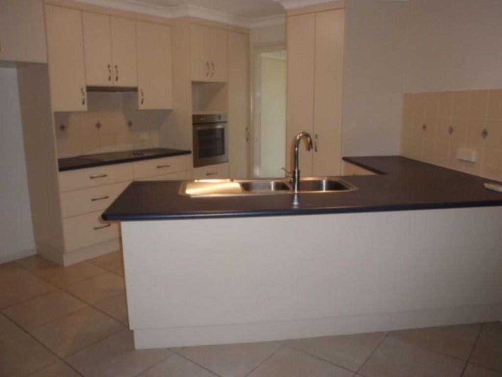 19 Roseanne Road, EMERALD, QLD 4720