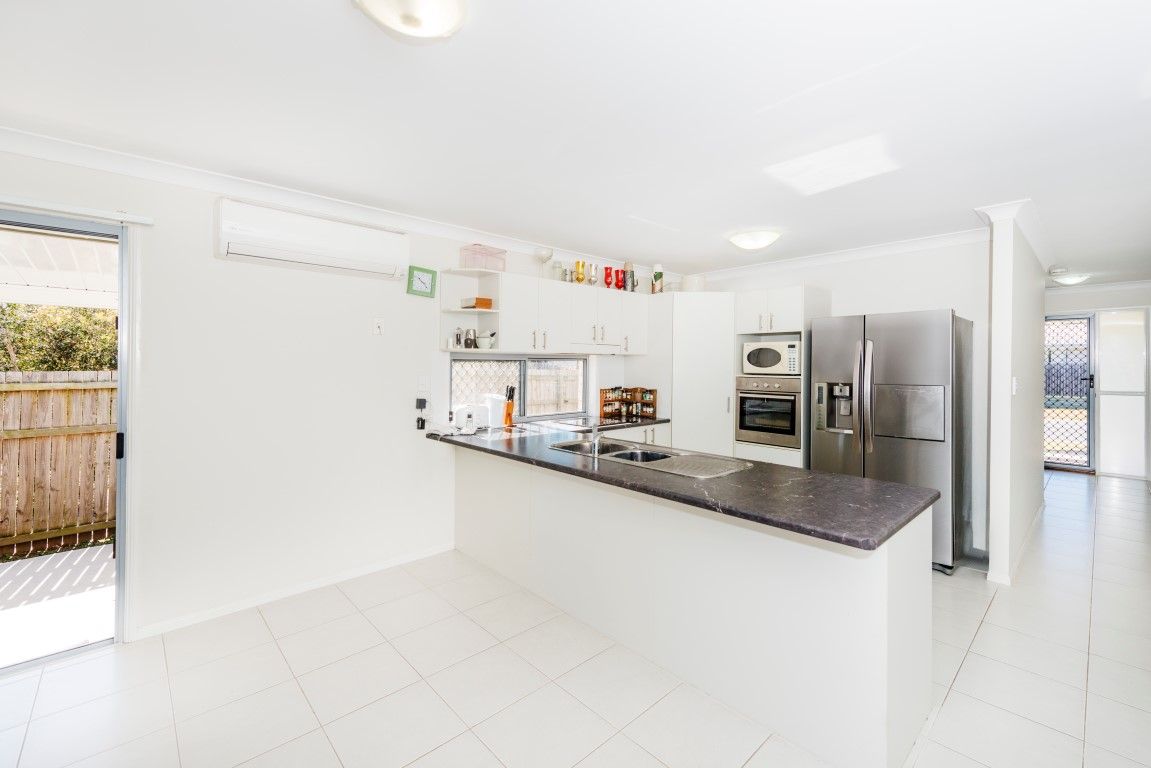 24 GRIFFEN Place, CRESTMEAD, QLD 4132