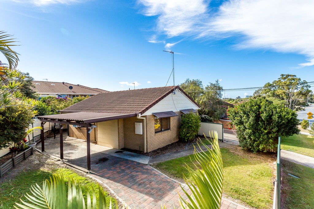 1/211 Government Road, LABRADOR, QLD 4215