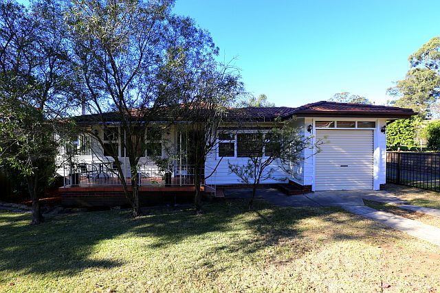11 Georges Crescent, GEORGES HALL NSW 2198