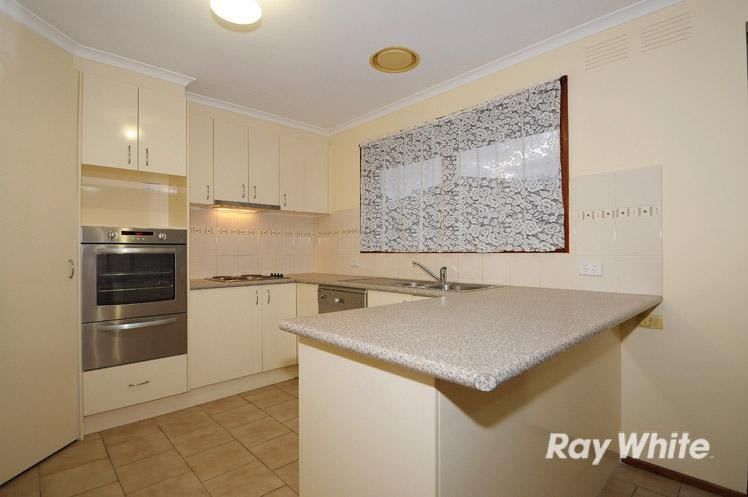 13 MacArthur Drive, CRANBOURNE, VIC 3977