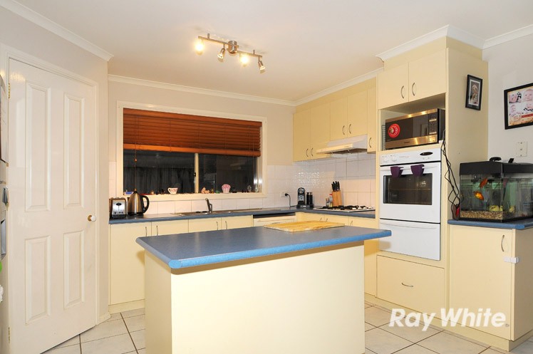 2 Nyarrin Place, CRANBOURNE WEST, VIC 3977