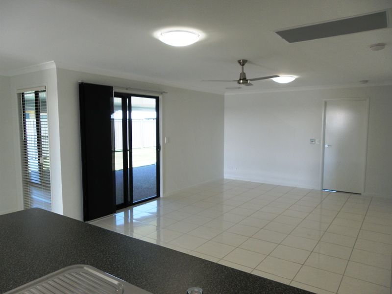 8 Singleton Drive, EMERALD, QLD 4720
