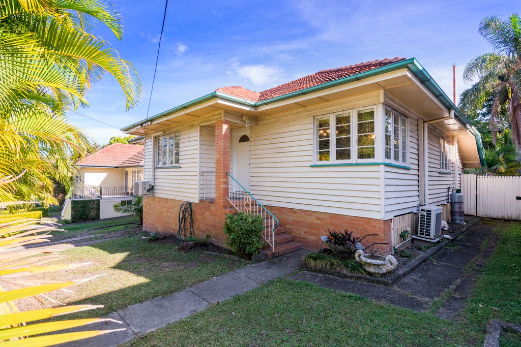 128 Holland Road, HOLLAND PARK, QLD 4121