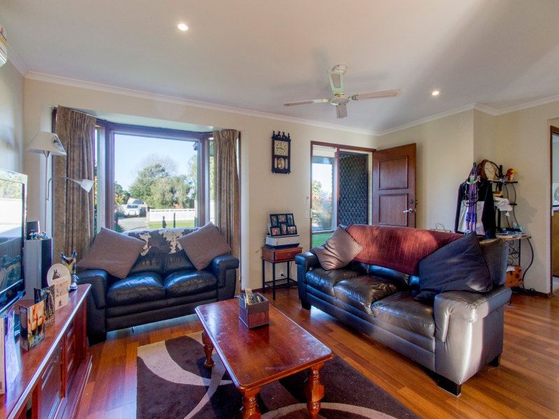 17 Ellwood Drive, PEARCEDALE, VIC 3912