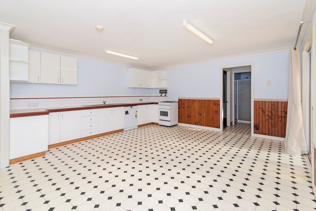 8 Dalzell Crescent, DARLING HEIGHTS, QLD 4350