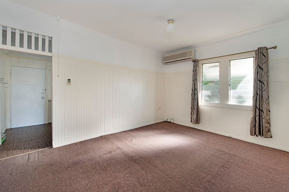 17 Stanley Road, CAMP HILL, QLD 4152
