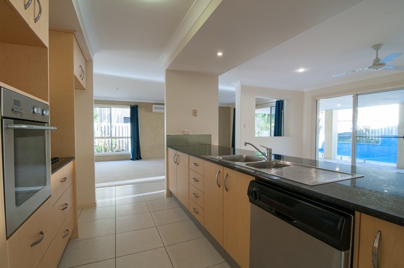 35 Ken Crescent, HELENSVALE, QLD 4212