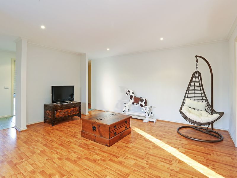 42 Meadenhall Drive, ST ALBANS PARK, VIC 3219
