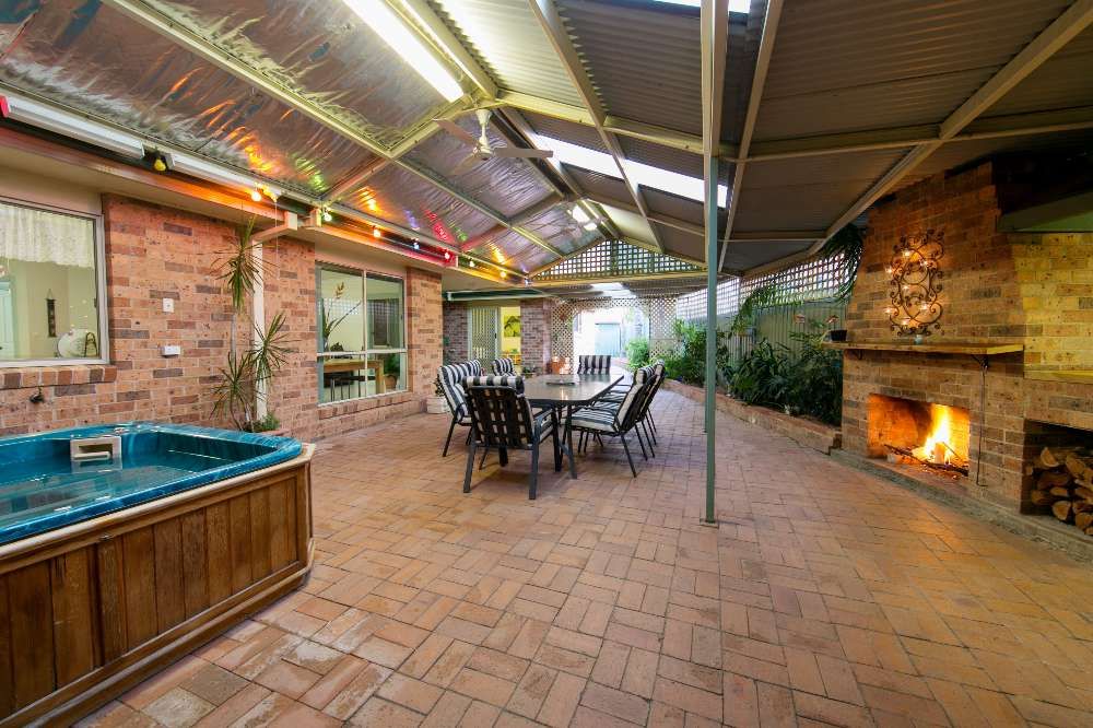 15 Valerie Way, LAVINGTON, NSW 2641