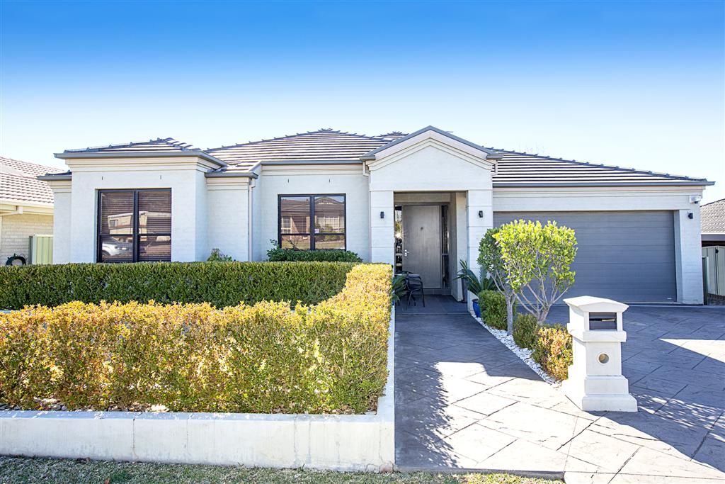 22 Burra Close, GLENMORE PARK, NSW 2745
