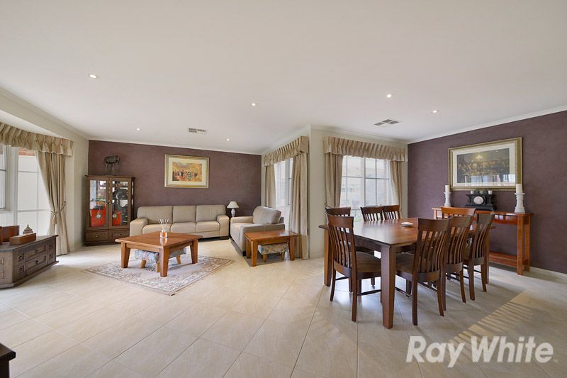 14 Roxanne Close, SCORESBY, VIC 3179