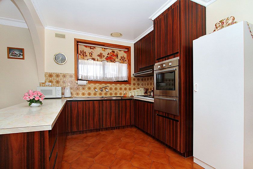 25 Winamurra Crescent, THOMASTOWN, VIC 3074