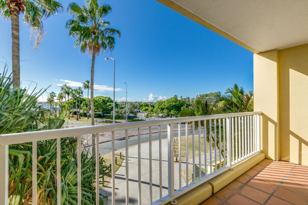 7/30 Marine Parade, SOUTHPORT, QLD 4215