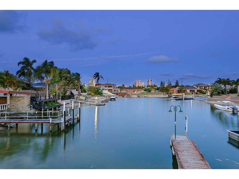 8 Fiesta Avenue, ISLE OF CAPRI, QLD 4217