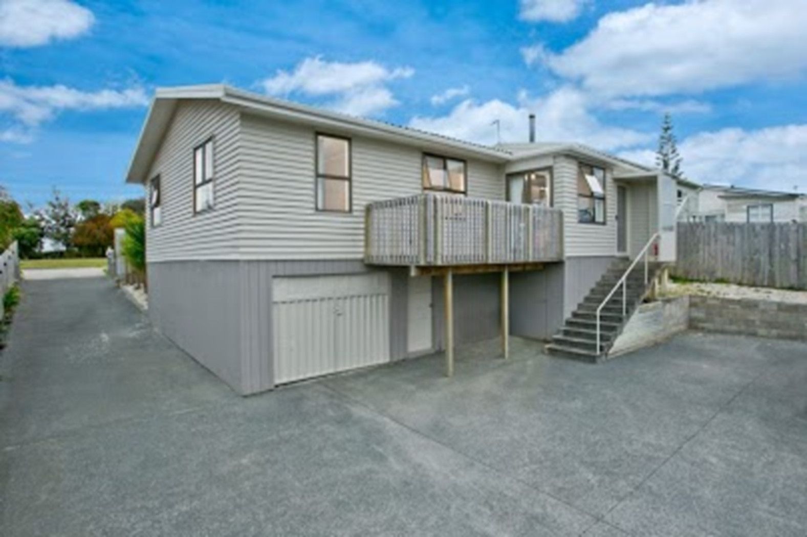 888 East coast Road, BROWNS BAY, North Shore City