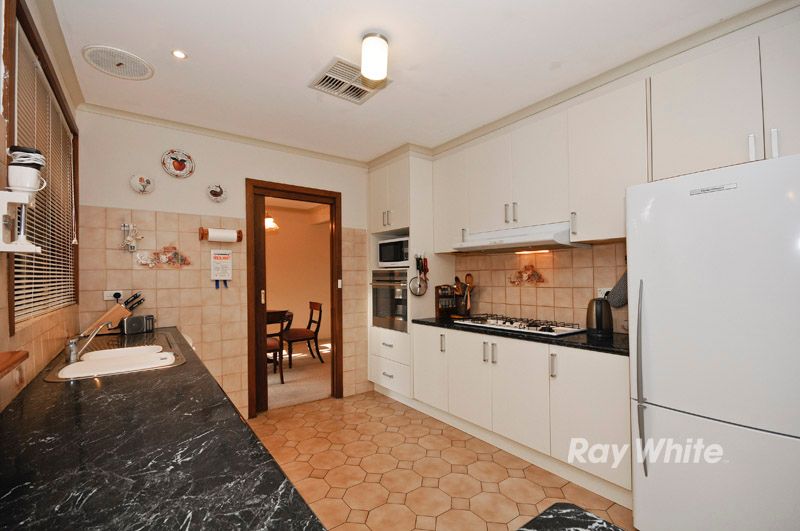 18 Flamingo Drive, WANTIRNA SOUTH, VIC 3152