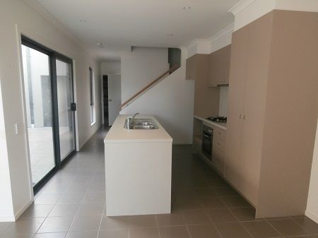 10 MAAHU AMBLE, MERNDA, VIC 3754