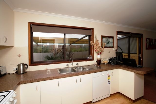 15 Crisp Drive, FLOWERDALE, NSW 2650