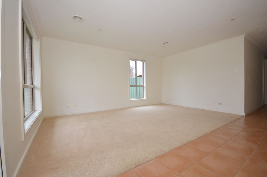 102 Stirling Drive, LAKE GARDENS, VIC 3355