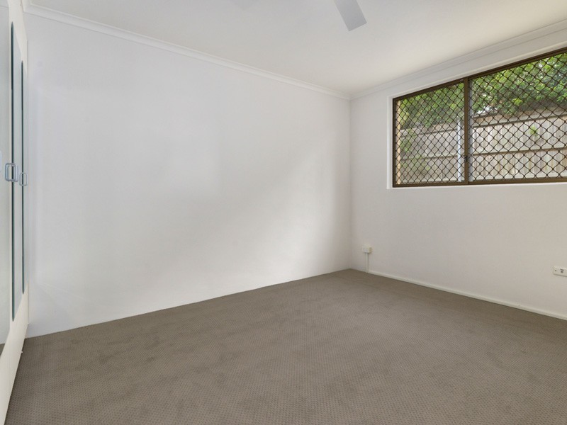 2/9 Kedron Street, WOOLOOWIN, QLD 4030