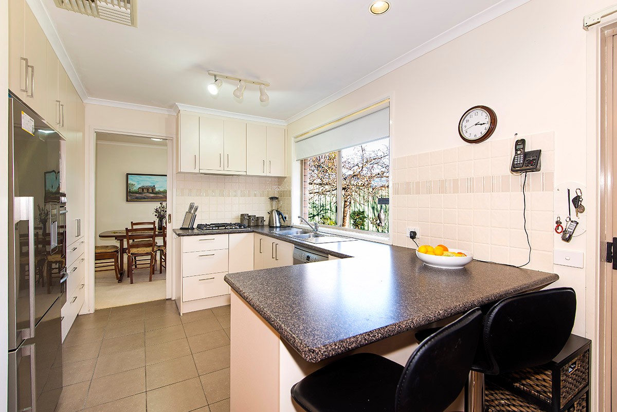 17 Grenda Drive, MILL PARK, VIC 3082