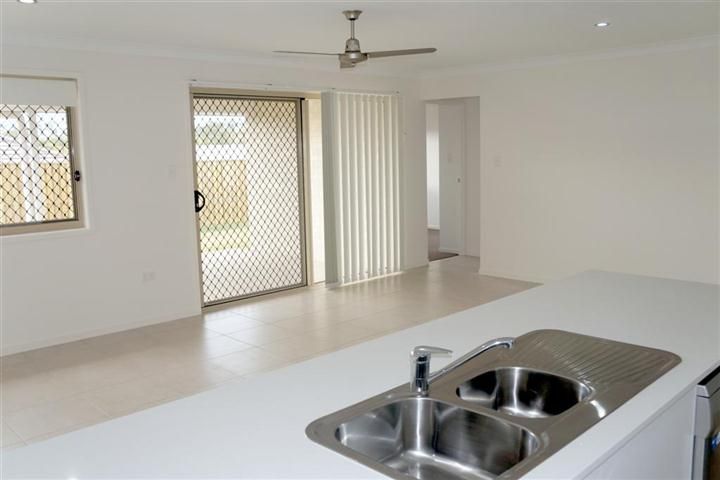 19 Jardine Crescent, BOYNE ISLAND, QLD 4680