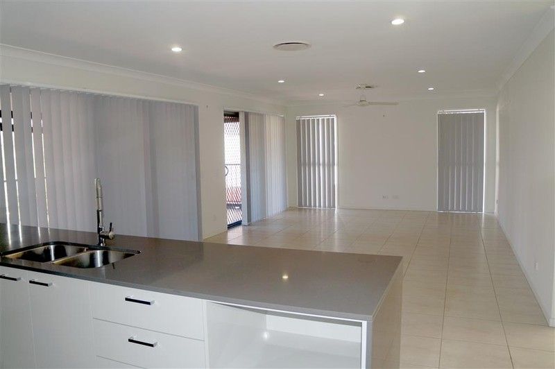 4 Carlsson Place, KIRKWOOD, QLD 4680