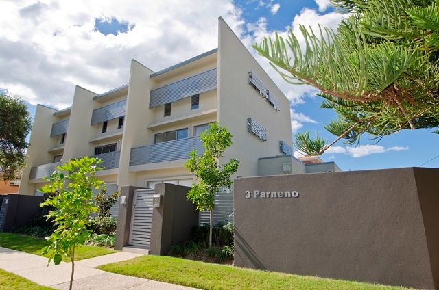 3 Parneno Street, CHEVRON ISLAND QLD 4217