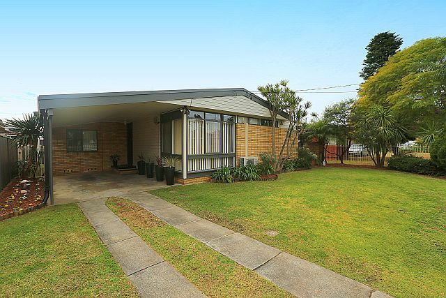3 Lurnea Avenue, GEORGES HALL NSW 2198