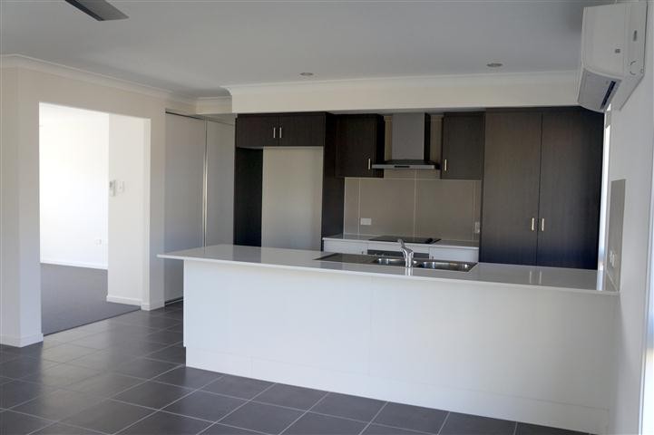 24 Jardine Crescent, BOYNE ISLAND, QLD 4680