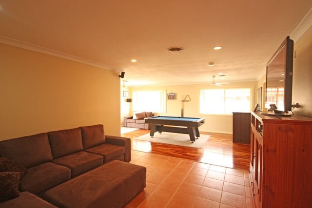 13 Veness Circuit, NARELLAN VALE, NSW 2567