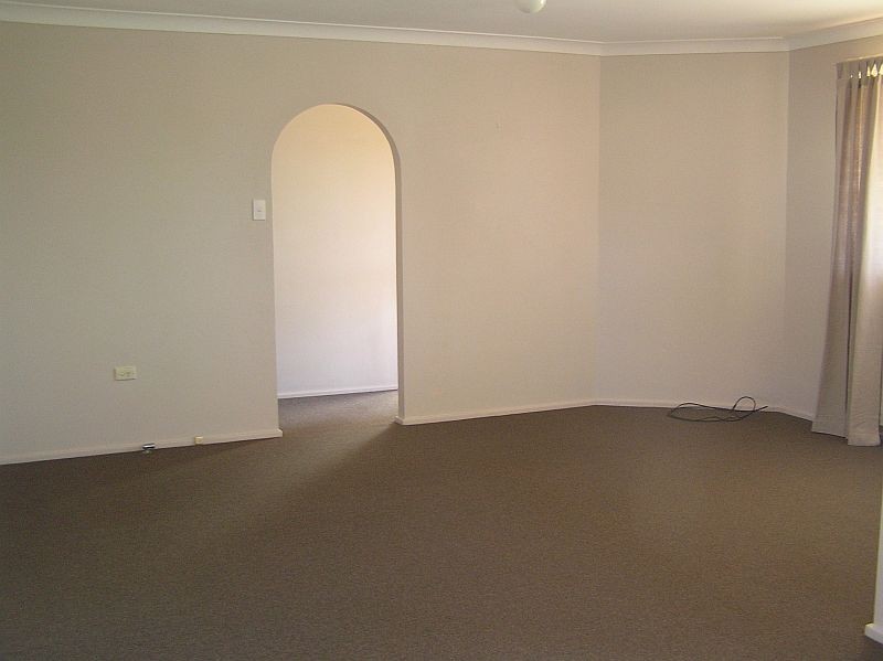 85 Deakin Street, OAK FLATS, NSW 2529