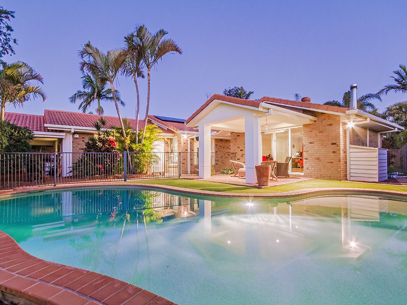 7 Bon Aire Court, CLEAR ISLAND WATERS QLD 4226