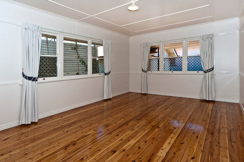 8 Helen Street, NEWTOWN, QLD 4350