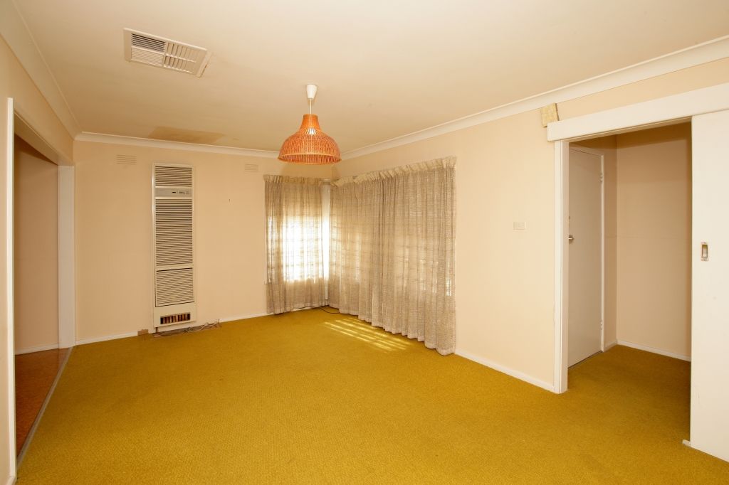 28 Nixon Crescent, TOLLAND, NSW 2650