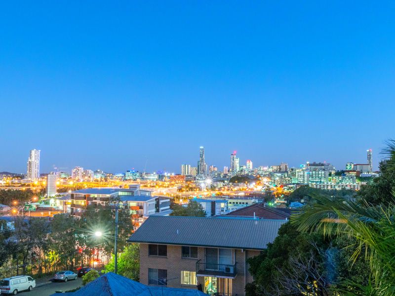 20 Rosemount Terrace, WINDSOR QLD 4030
